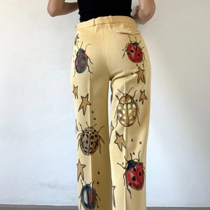 Pantalones de lana acampanados para mujer con bolsillos, cintura media, cierre con cordón, estampado a cuadros, anti-bolitas, ajuste holgado, cómodos y elásticos. - Product Image 3