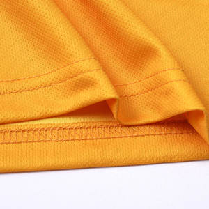 Uniforme de Fútbol Personalizado para Hombre, Color Amarillo Dorado, Conjunto de Camiseta y Pantalones Cortos, Ligero, con Paneles en Degradado, para Entrenamiento, de Fábrica - Product Image 6