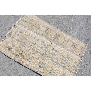 พรมตุรกีสีเบจทำด้วยมือ2.2x3.1ft สีเบจแนวชนบทผ้าพลัฌโพลีเอสเตอร์ไม้ไผ่ผ้าไหมยางเย็บปะติดด้านหลังสำหรับวัยรุ่นโถงทางเดิน - Product Image 4