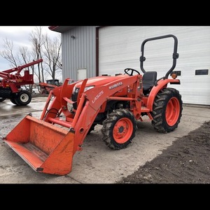 Tracteur miniature d'occasion KUBOTA L2501 2021 à transmission par engrenages pour usage agricole, incluant les composants essentiels : pompe, moteur, boîte de vitesses, roulement - Product Image 1