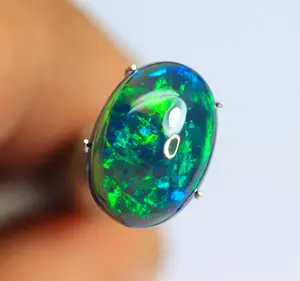 Excellent cabochon d'opale noire naturelle jeu de couleur multi arc-en-ciel feu forme ovale pierre précieuse d'opale polie lisse - Product Image 1