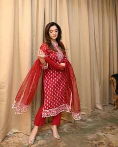 Ensemble Salwar Kameez pakistanais en georgette rose rouge, 3 pièces, brodé, style traditionnel, prêt à porter, séchage rapide, toutes saisons - Product Image 4