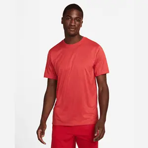 Jersey Stoff fühlt sich weich und glatt entspannt Standard fit geripptes Halsband 100% Polyester Sport rot Herren Fitness T-Shirt