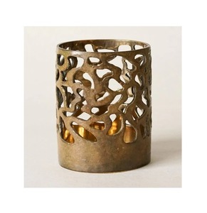 Candelabros votivos hechos a mano de primera calidad con diseños intrincados para decoración navideña y con acabado dorado y acogedora iluminación ambiental - Product Image 6