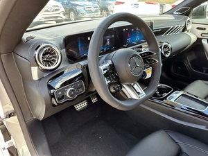 Mercedes-Benz CLA 35 AMG 4MATIC 2025 Certifiée, Propre et d'Occasion Récente, Boîte de Vitesses Automatique, Moteur Turbo, Intérieur Sombre, Sièges en Cuir, ACC - Product Image 4