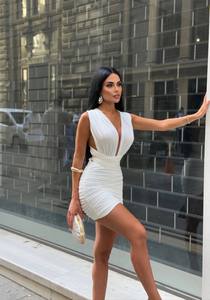 Robe midi moulante blanche à col en V profond avec design froncé, sans manches, unie, tissée, taille naturelle, respirante, pour le bureau, style été - Product Image 4