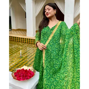 Conjunto de Traje de Gasa Verde Puro para Mujer Aarya - Product Image 1