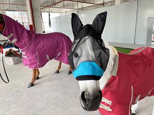 Masque anti-mouches en maille avec bloc UV, coupe souple et extensible, conception respirante, protège-oreilles et protège-nez à couverture complète - Product Image 2