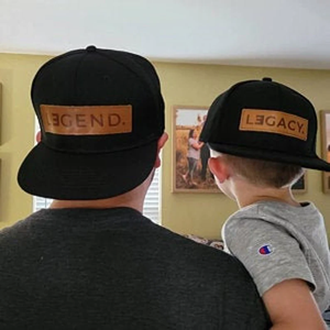 หมวกแก๊ปปีกแบนราบผ้าฝ้ายสำหรับเป็นของขวัญ100% ออกแบบได้ตามต้องการหมวกจับคู่แฟชั่นกลางแจ้งแนวสปอร์ตสำหรับคุณพ่อและลูกชาย - Product Image 4