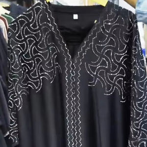 Vêtements musulmans traditionnels pour femmes de qualité supérieure, style abaya élégant et modeste pour les fêtes inspirées de Dubaï avec accessoire inclus - Product Image 1