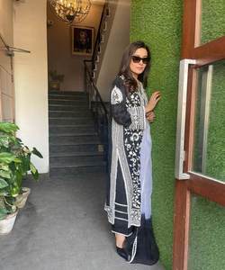 Robe longue à col bateau et manches régulières pour femmes indiennes, broderie lourde de styliste avec dupata - Product Image 2