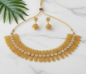 ชุดสร้อยคอแบบโชคเกอร์สไตล์โพลกีสุดหรู ประดับด้วยทองขัดเงาอย่างดี ออกแบบมาเพื่อความงามแบบคลาสสิกสำหรับเจ้าสาว พร้อมดีไซน์ระดับพรีเมียม - Product Image 3