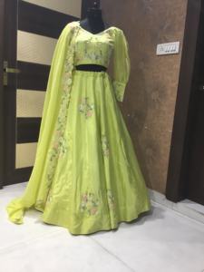 มาใหม่ทําด้วยมือลูกปัด Zari ทํางาน Lehenga ชุดโชลี่สําหรับงานแต่งงานของผู้หญิงชุดเจ้าสาว - Product Image 2