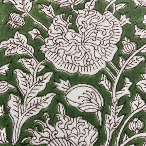 Tissu en coton imprimé à la main, motif floral vert Jaal avec des motifs de vignes traditionnels - Product Image 1