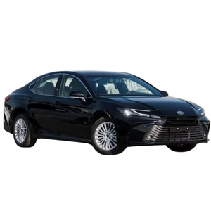 Nuevo Toyota Camry LE 2.5L, interior negro, transmisión automática, sedán de 5 plazas - Product Image 1