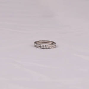 แหวนแต่งงานเพชรทรงกลมเพาะเลี้ยงในห้องปฏิบัติการ ทองคำแท้ 18KT ปราศจากข้อขัดแย้ง สไตล์คลาสสิก ของขวัญวันครบรอบ - Product Image 1