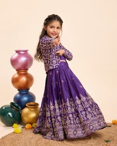 Precioso aspecto de seda Chinon con bordado de lentejuelas Niños Lehenga Choli Fabricante de Surat a la tarifa más baja - Product Image 2