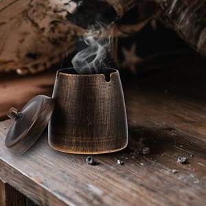 Cendrier en cuivre de conception standard en métal avec finition classique parfait pour les bars de restaurant à domicile et les accessoires de bureau pour fumeurs - Product Image 4