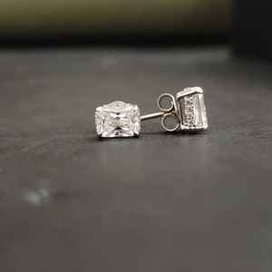 Pendientes Elegantes con Diamantes de Corte Radiante, Oro Sólido de 18 Quilates, Certificados por IGI, para Fiestas y Aniversarios - Product Image 3