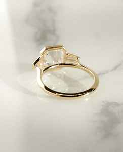 Juego de bisel Anillo de compromiso de moissanita con corte Asscher de 2,85 quilates para mujer Anillo de moissanita de corte escalonado moderno en Ajuste de bisel - Product Image 2