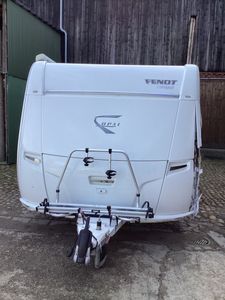 FE NDT Usado 2016 Caravan Opal 560 con Toyota Land Cruiser Petrol Turbo AWD Asientos de cuero para dirección izquierda - Product Image 2