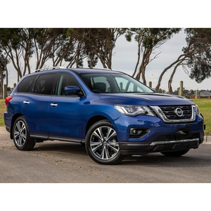 SUV duradero Niss-an Pathfinder SE de segunda mano con sistema 4WD y gran eficiencia de combustible - Product Image 3