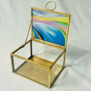 Joyero Moderno de Latón y Cristal con Acabado Dorado Antiguo, Almacenamiento de Cristal, Lujoso, Ecológico y Personalizable - Product Image 2