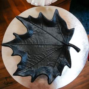 Bol de service plaqué en aluminium en forme de feuille pour la maison et les ustensiles de cuisine Hôtel de table Design aspect luxe enduit noir d'Inde 2025 - Product Image 1