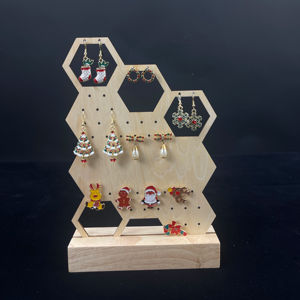 Soporte de exhibición de pendientes de madera en forma de panal: una solución única y elegante para exhibir su colección de joyas - Product Image 1
