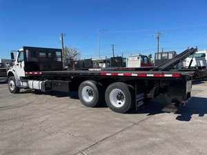 Achetez maintenant : Camion plateau d'occasion en excellent état, modèle 2017 M2 106, à double essieu, 24 pieds - 330 CV, boîte automatique Allison 6 vitesses, prêt à être expédié porte-à-porte - Product Image 3