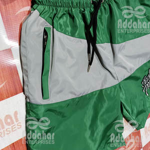 Conjunto Deportivo Cortavientos de Nailon Premium con Diseño Personalizado, Chaqueta Cortavientos y Pantalones Cortos Extra Grandes para Hombre - Product Image 4