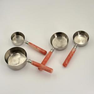 Juego de Tazas y Cucharas Medidoras de Acero Inoxidable con Mango de Resina para Regalo, Cocina y Repostería - Product Image 1