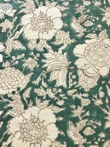Tissu en coton imprimé à la main, motif floral classique indien Mughal en vert sarcelle et ivoire - Product Image 3
