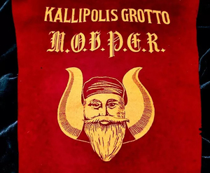 Reine de la bannière du sud imprimée avec tresse et frange d'or Tous les accessoires maçonniques à des prix raisonnables ronpex - Product Image 1