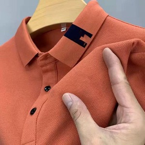 Polo à la mode au design minimaliste pour les réunions d'affaires Tissu en jersey à motif solide avec bordure contrastée pour hommes - Product Image 4