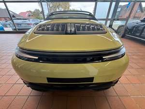 Porsche 911 Carrera Cabriolet / Sport Design 3.0L Essence 394 CV Hybride Max V6 Turbo 2024 d'occasion en excellent état, intérieur cuir foncé - Product Image 3