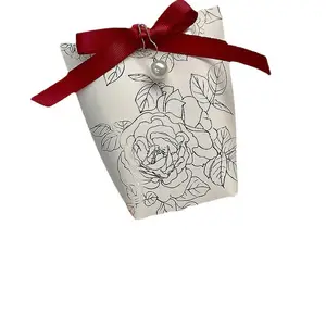 Düğün konuk için avrupa Retro hediye şeker kutusu fransız düğün yaratıcı tarzı şerit ve inci tasarım parti Favor