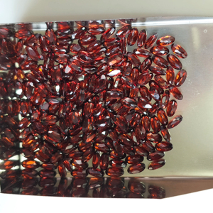 พลอยโกเมนสีแดงธรรมชาติ 5x2.5 มม. ทรงรี คุณภาพดีที่สุด สำหรับทำเครื่องประดับ - Product Image 3