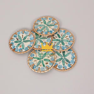 Dessous de verre rustiques en rotin tissés à la main personnalisés avec des tapis de boisson naturels au design artistique de fleurs pour la vie écologique et la décoration intérieure - Product Image 1