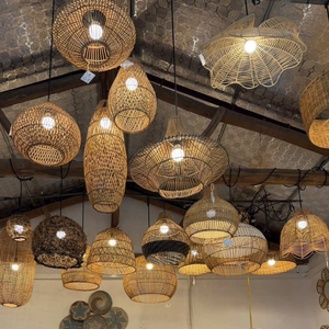 Lanterne en rotin traditionnelle | Lampe décorative artisanale bohème - Product Image 1