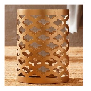 Support votif de Noël en métal moderne Support de pilier de décoration de maison élégante avec poignée - Product Image 6