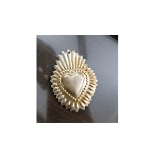 Sagrado Corazón Milagros Flaming Ornament Auténtico Metal Hecho a mano manualmente de la India para la decoración del hogar - Product Image 2