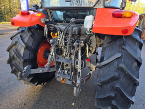 Tracteur Kubota L3240 prêt à être expédié avec chargeur frontal et arrière - Product Image 5