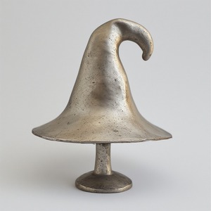 Elegante estatuilla de calabaza de aluminio, superficie de pátina con esmalte antiguo, diseñada para enriquecer los interiores de Halloween con lujo - Product Image 6