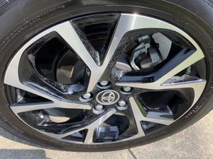 Oferta Especial: Toyota CHR FWD Usado - ¡Listo para Enviar! - Product Image 5