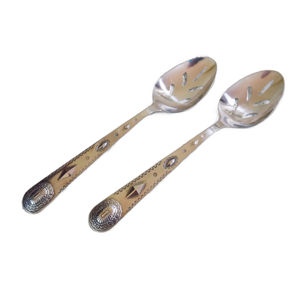 Venta al por mayor de alta resistencia, logotipo personalizado, precio de fábrica, estilo europeo, plata, cuchara pulida antigua, juego de utensilios de cocina para servir - Product Image 1