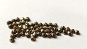 Vente en gros de cabochons de pierres précieuses pyrite naturelle 2mm-6mm pierres à dos plat taillées en rose à facettes Lot de pierres précieuses en vrac - Product Image 3