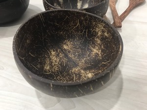 ชามเปลือกมะพร้าวทำมือ ผสมผสานความทนทานของวัสดุธรรมชาติและงานตกแต่งอย่างประณีต สำหรับภาชนะบนโต๊ะอาหารและการจัดหาขายส่งทั่วโลก - Product Image 3