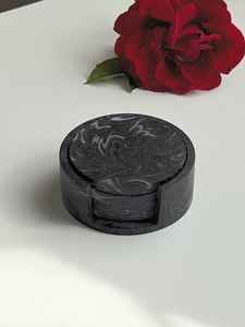 Juego de 4 Posavasos de Mármol Negro con Soporte, Jesmonite, Hechos a Mano, Minimalistas, Vajilla Neutral - Product Image 2