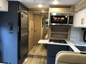 NOUVEAU 2026 T-H-O-R RV M-O-T-O-R C-O-A-C-H QUANTUM KW29 DISPONIBLE À LA VENTE - Product Image 2